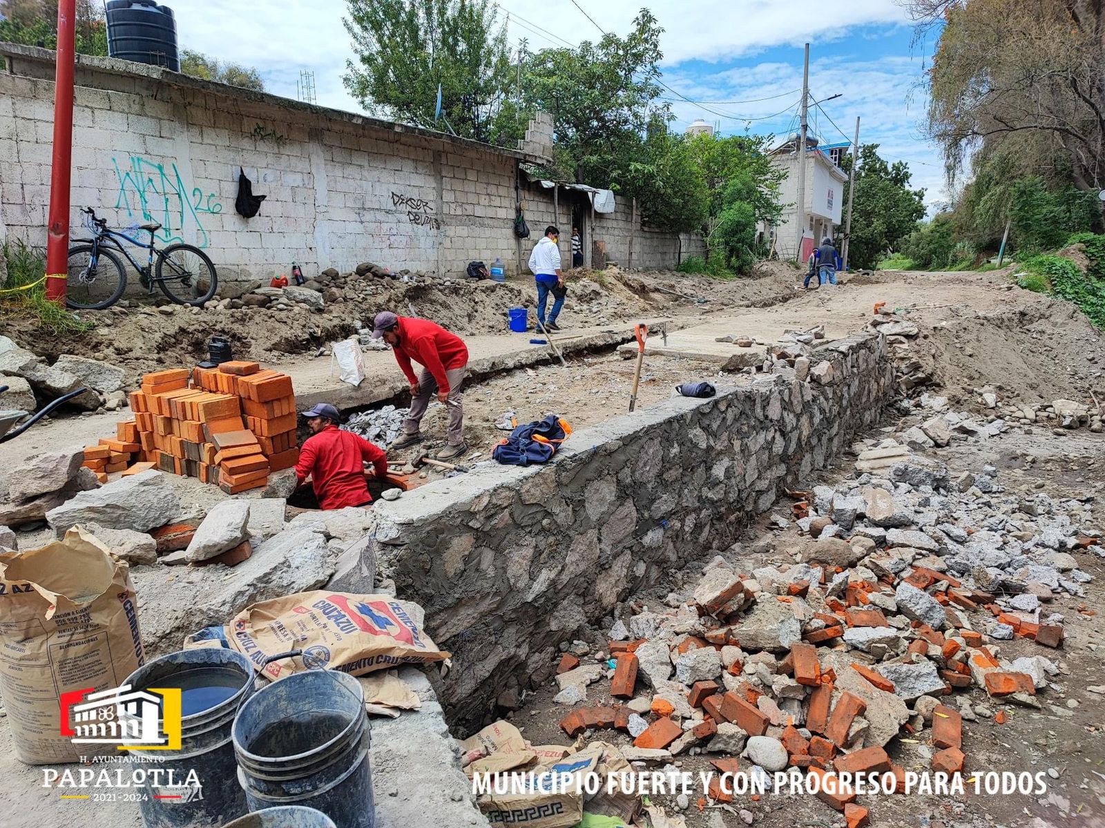 Construye el Ayuntamiento de Papalotla muro de contención en barranca El Tenexac